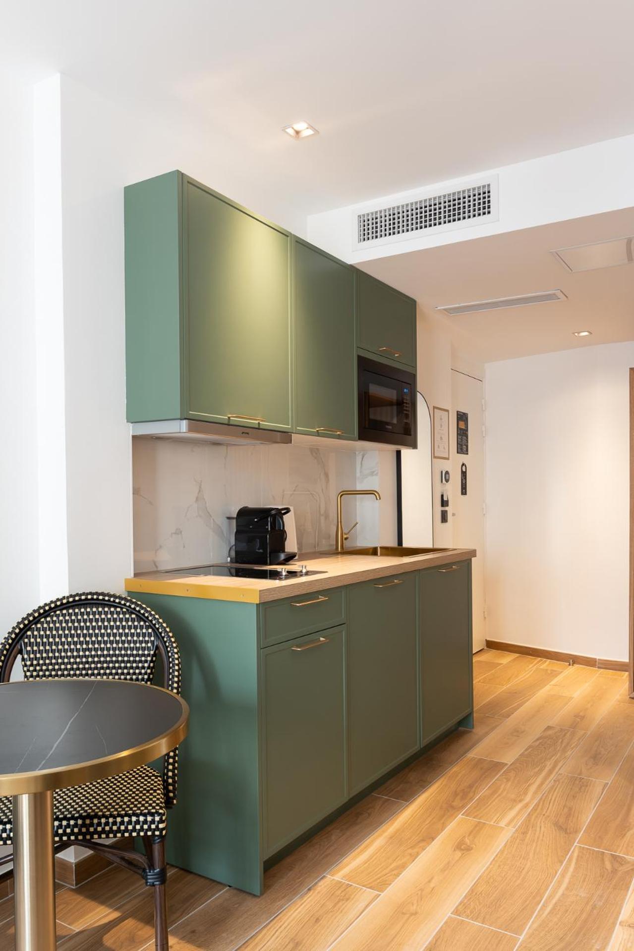 Les Suites Hcr Париж Екстериор снимка