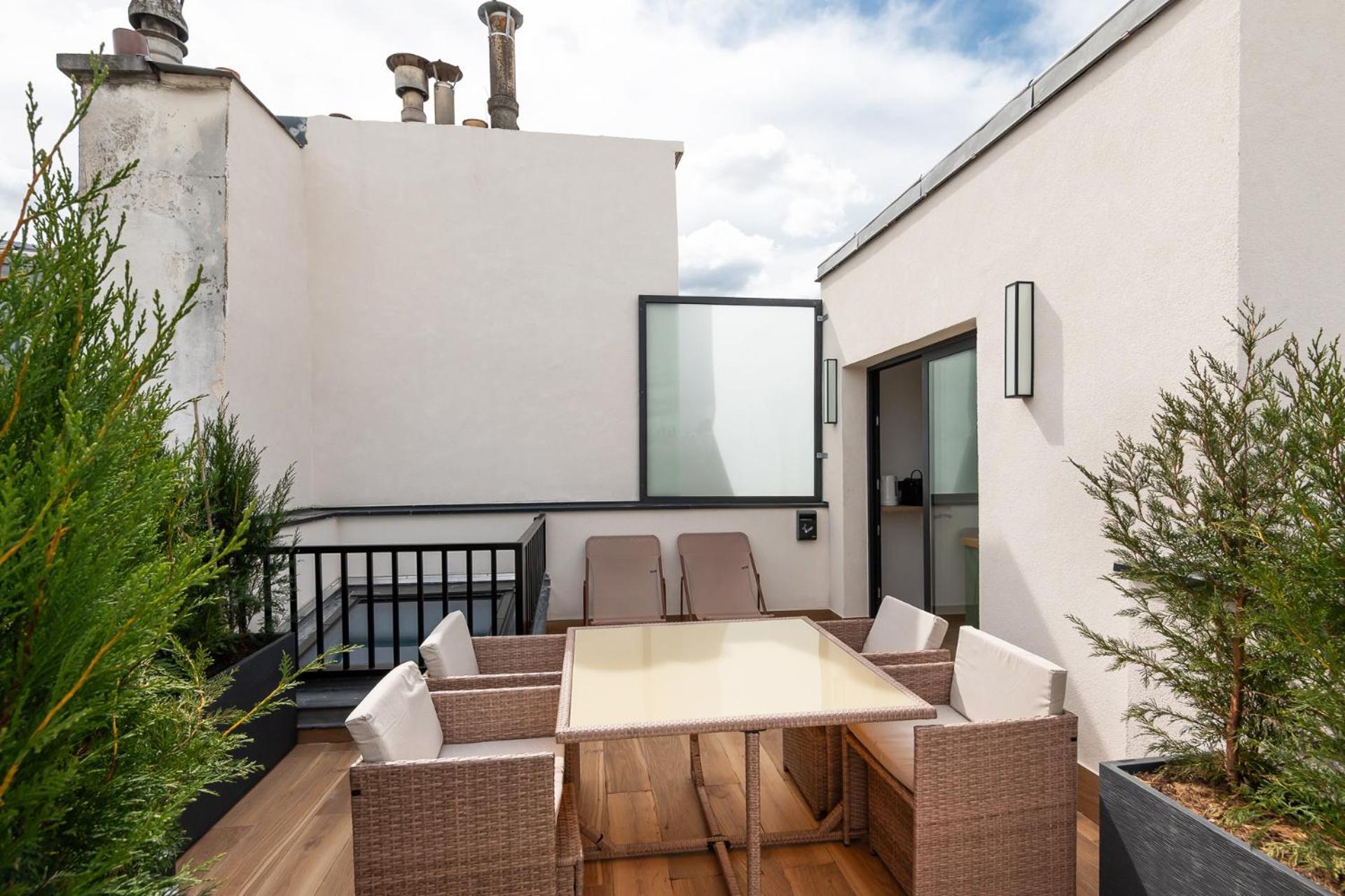 Les Suites Hcr Париж Екстериор снимка