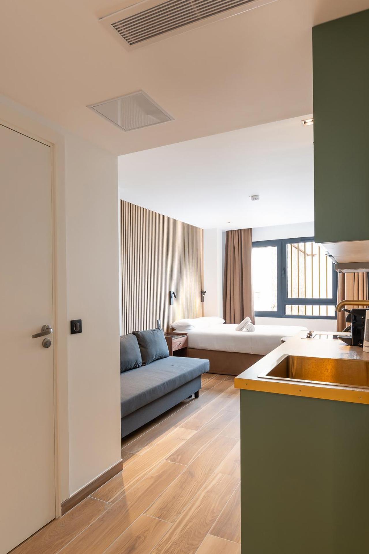 Les Suites Hcr Париж Екстериор снимка